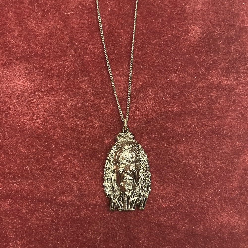 DEADSTOCK VINTAGE KISS GENE SIMMONS NECKLACE